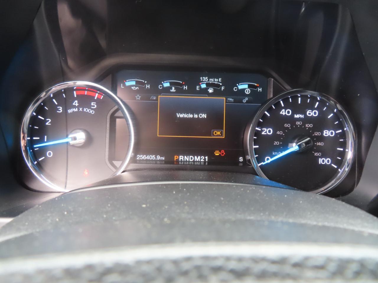 Ford Super Duty F-350 SRW Lariat 4WD Crew Cab 8' Box 2017
