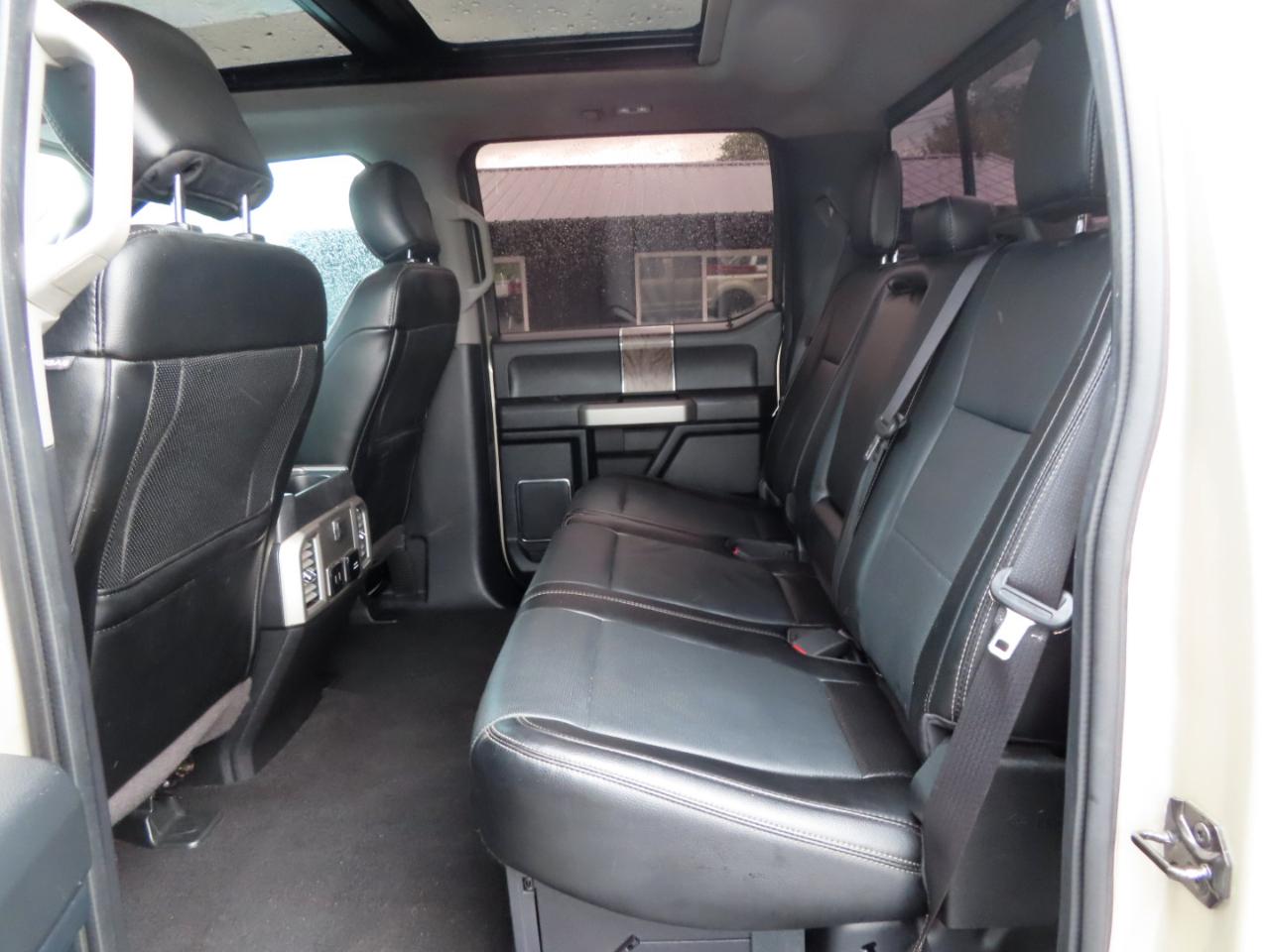 Ford Super Duty F-350 SRW Lariat 4WD Crew Cab 8' Box 2017