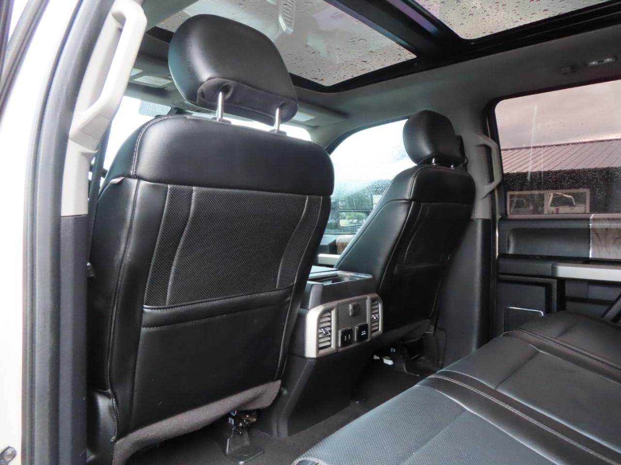 Ford Super Duty F-350 SRW Lariat 4WD Crew Cab 8' Box 2017