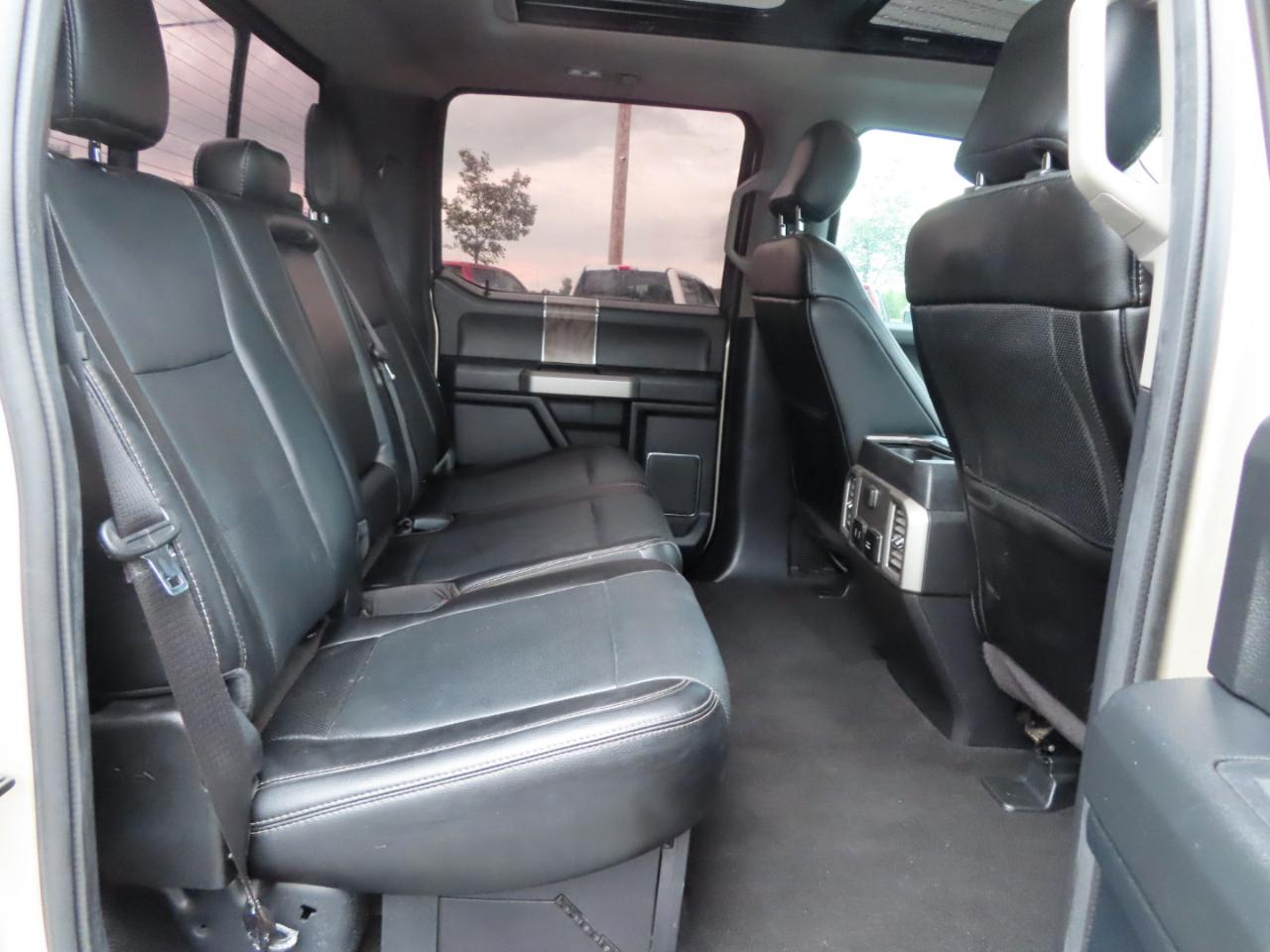 Ford Super Duty F-350 SRW Lariat 4WD Crew Cab 8' Box 2017