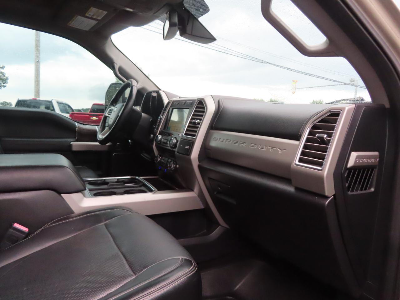 Ford Super Duty F-350 SRW Lariat 4WD Crew Cab 8' Box 2017