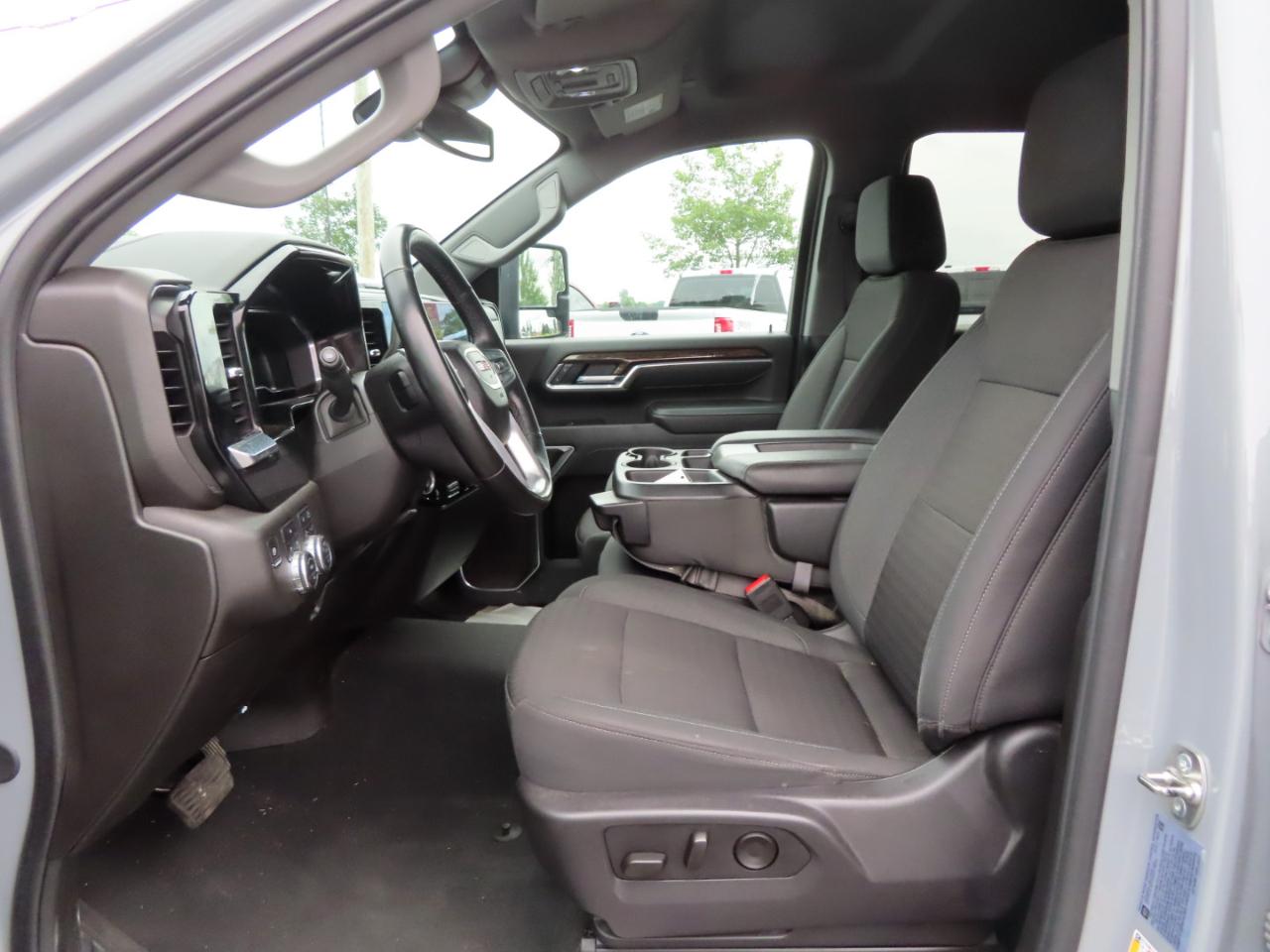 GMC Sierra 2500HD 4WD Crew Cab 159" SLE 2025