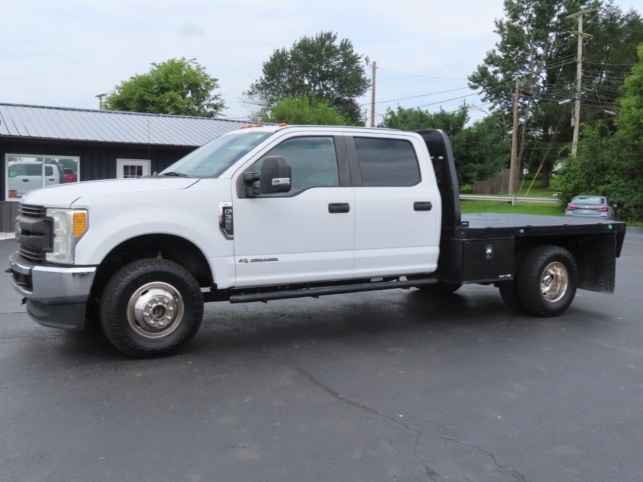 Ford Super Duty F-350 DRW XL 4WD Crew Cab 179" WB 60" CA 2017