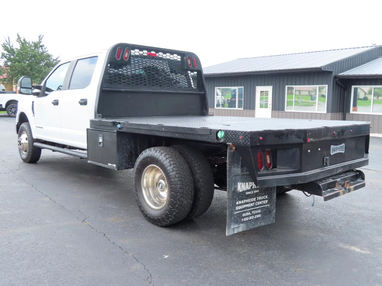 Ford Super Duty F-350 DRW XL 4WD Crew Cab 179" WB 60" CA 2017