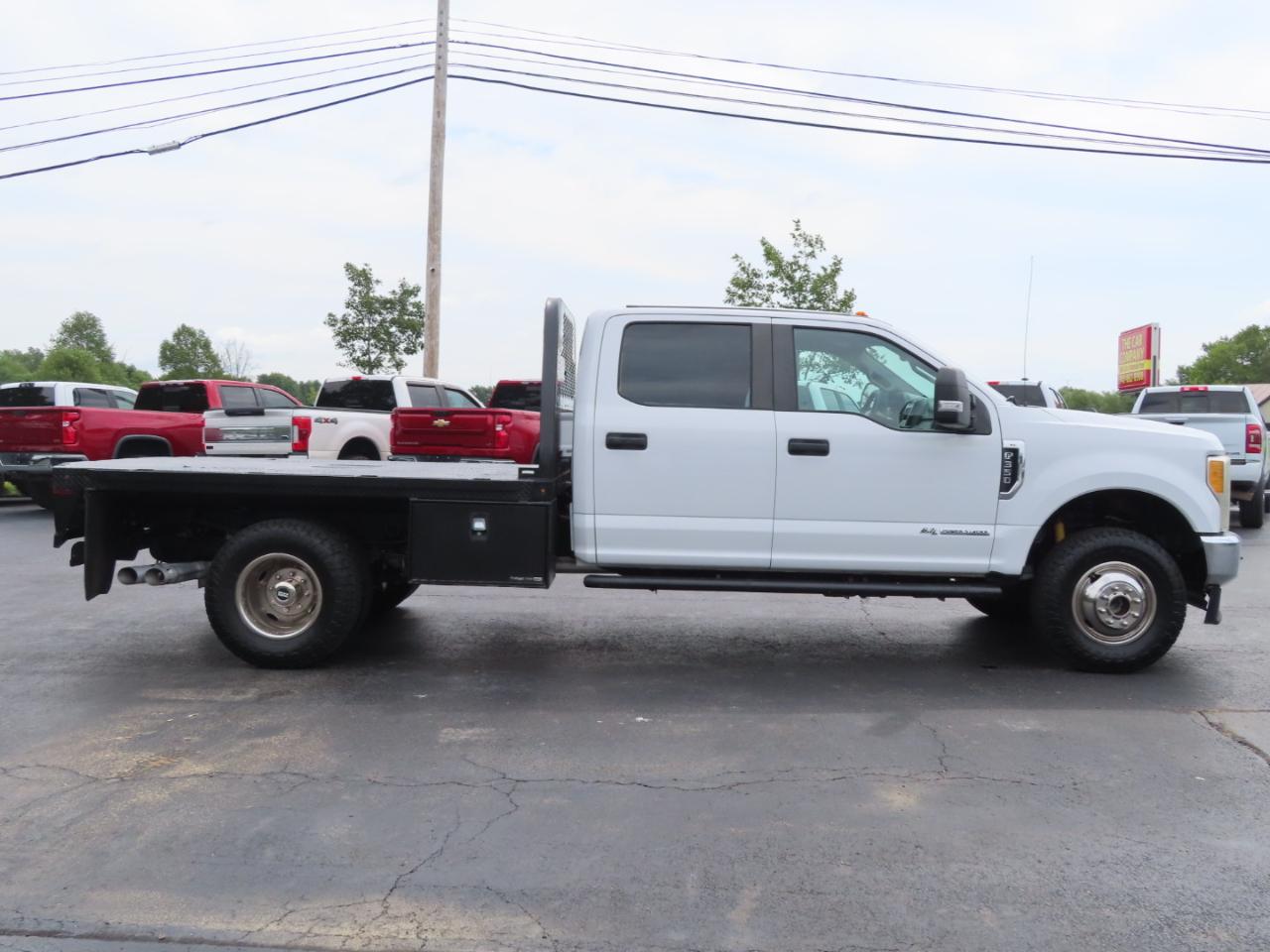 Ford Super Duty F-350 DRW XL 4WD Crew Cab 179" WB 60" CA 2017