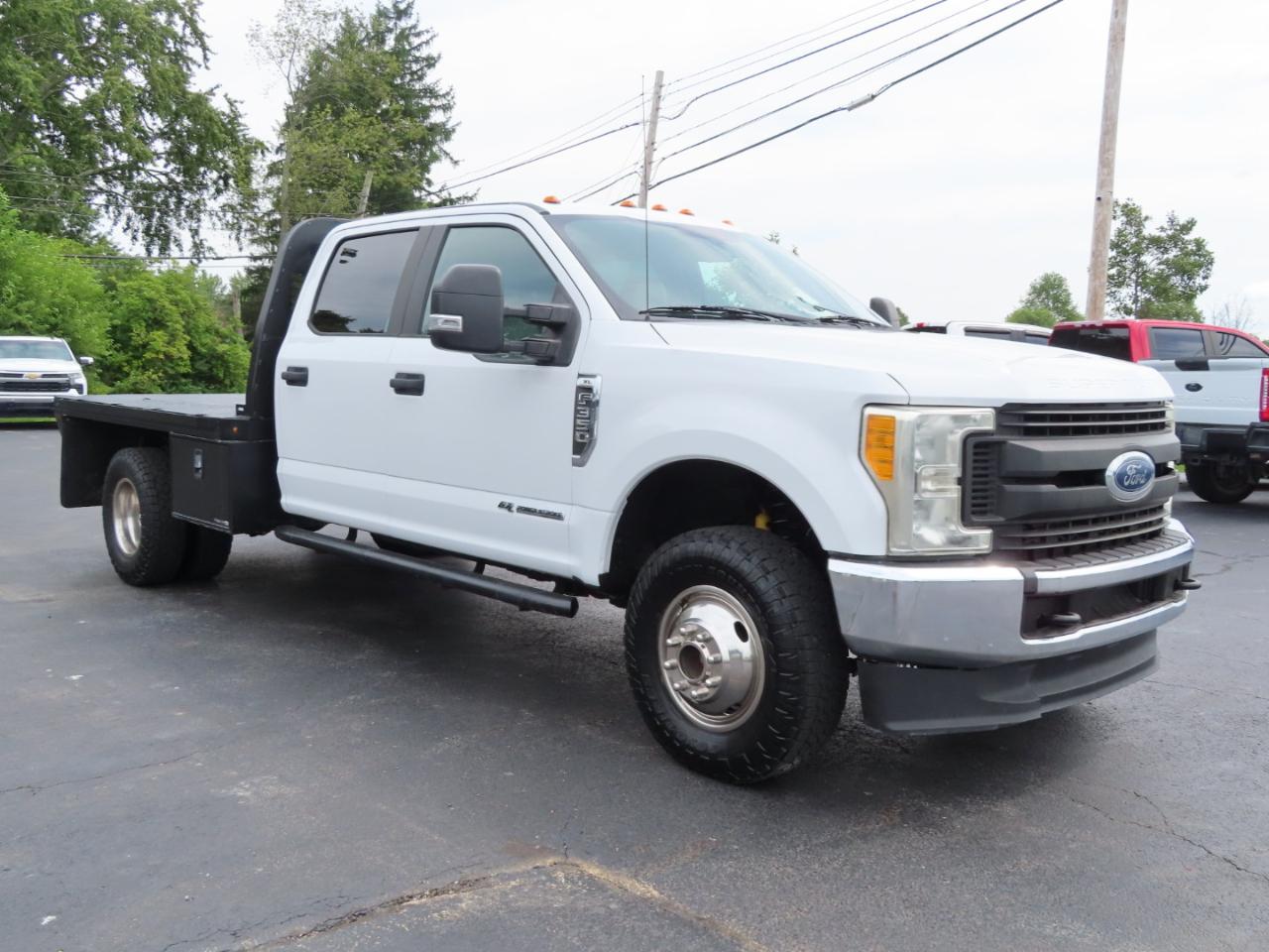 Ford Super Duty F-350 DRW XL 4WD Crew Cab 179" WB 60" CA 2017