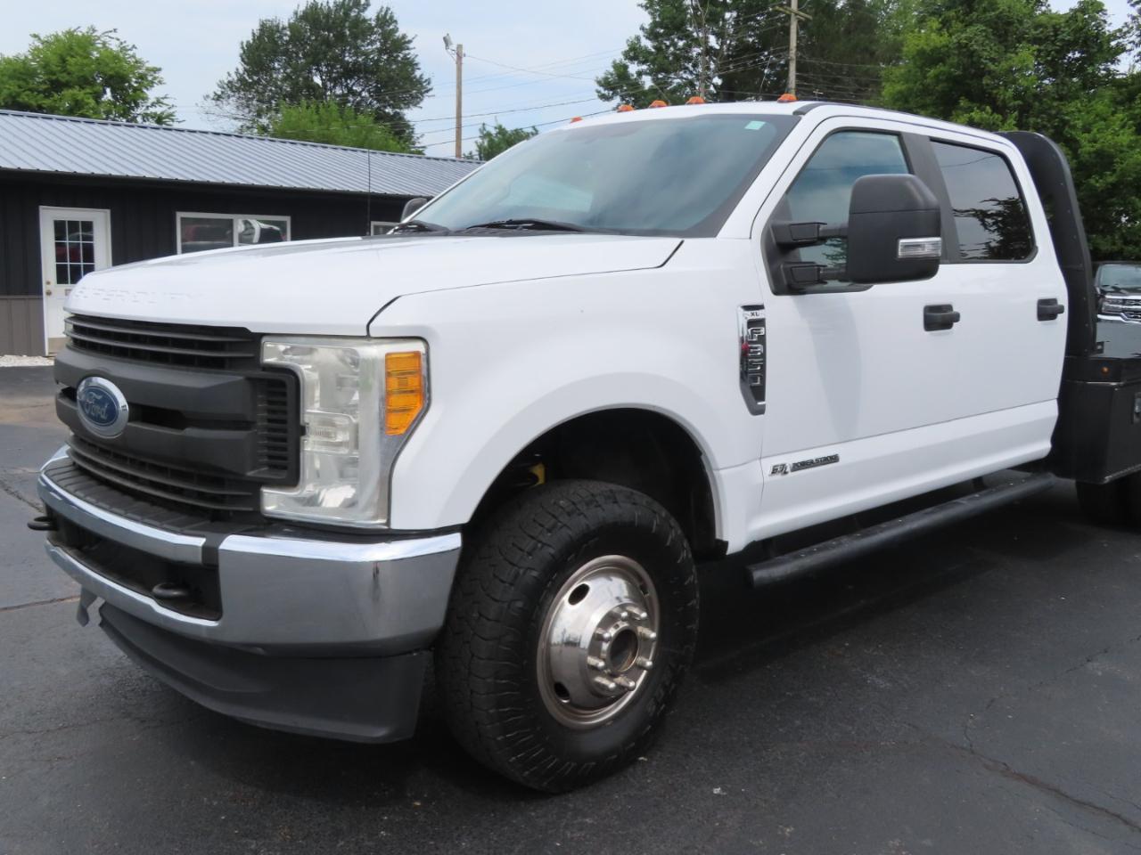 Ford Super Duty F-350 DRW XL 4WD Crew Cab 179" WB 60" CA 2017