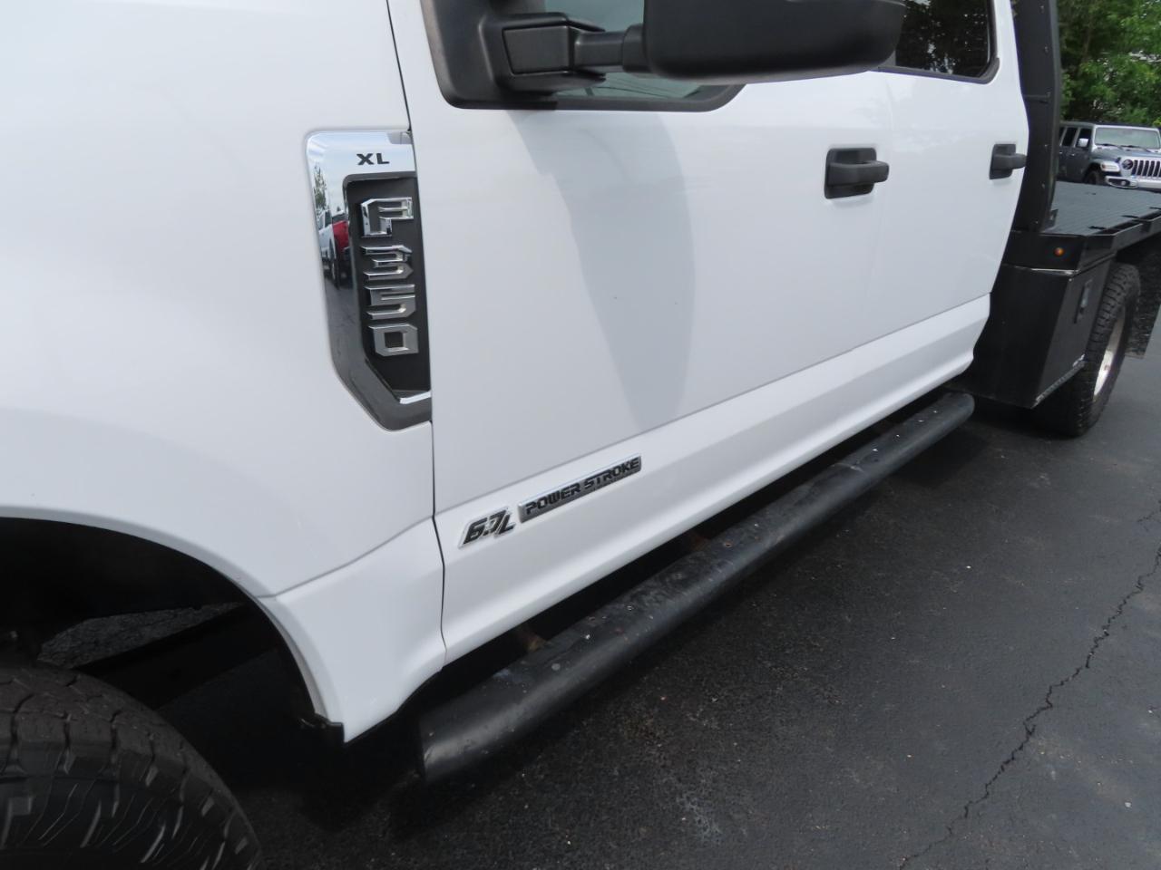 Ford Super Duty F-350 DRW XL 4WD Crew Cab 179" WB 60" CA 2017