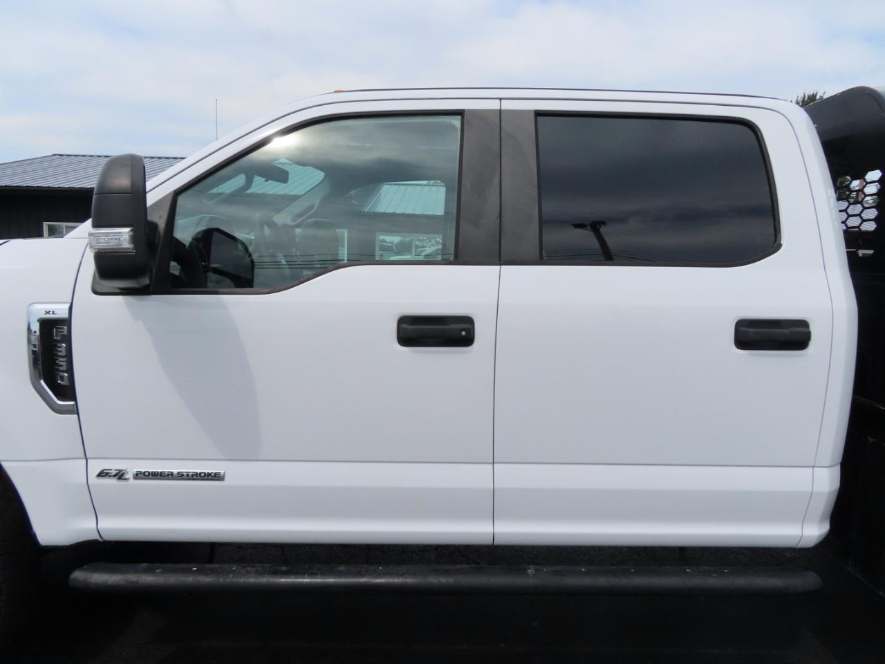 Ford Super Duty F-350 DRW XL 4WD Crew Cab 179" WB 60" CA 2017