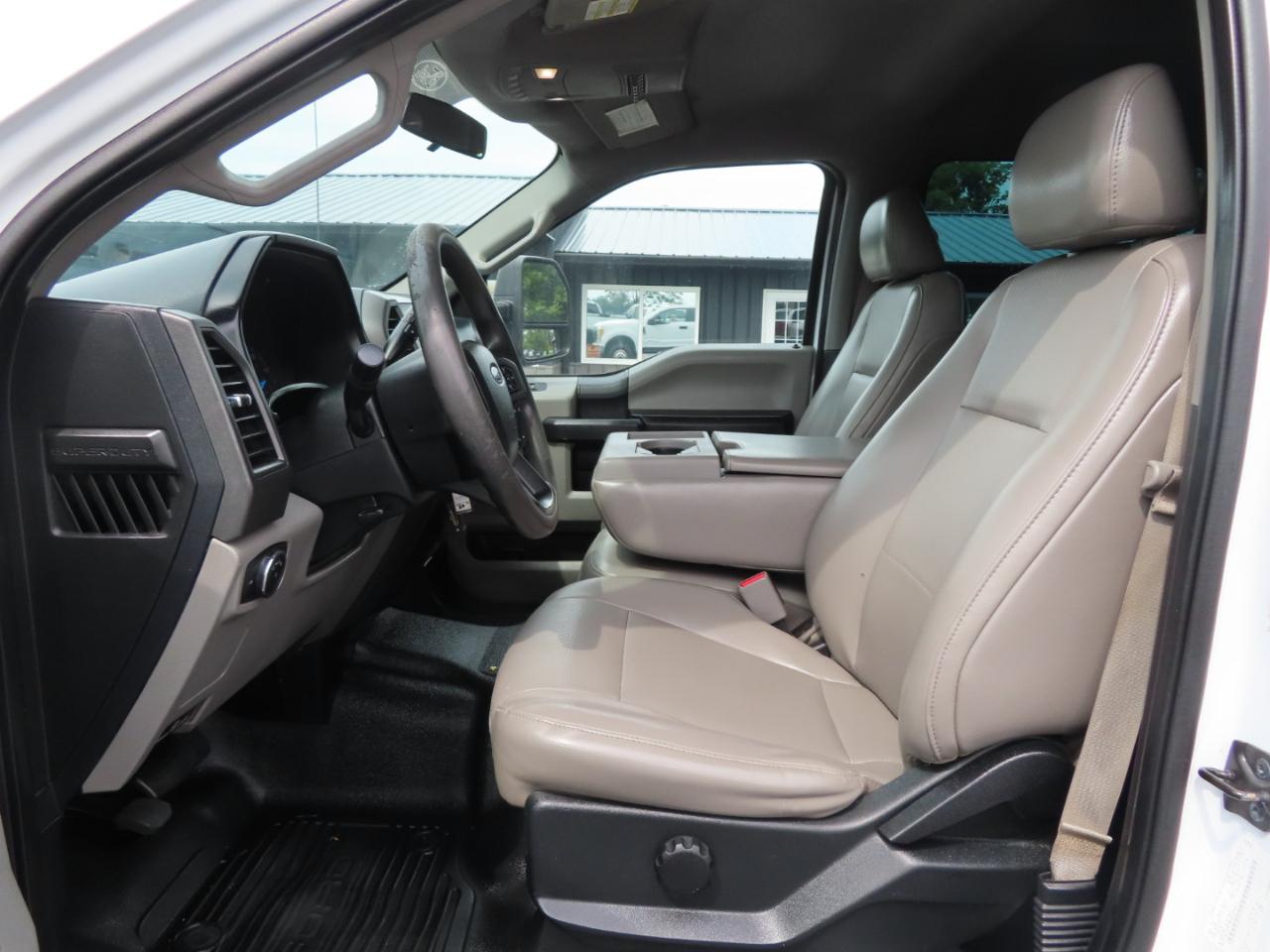 Ford Super Duty F-350 DRW XL 4WD Crew Cab 179" WB 60" CA 2017