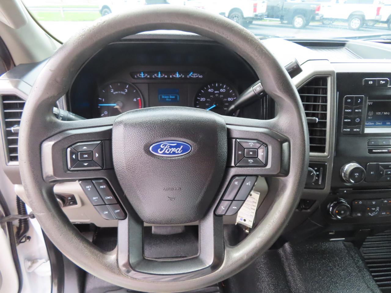Ford Super Duty F-350 DRW XL 4WD Crew Cab 179" WB 60" CA 2017