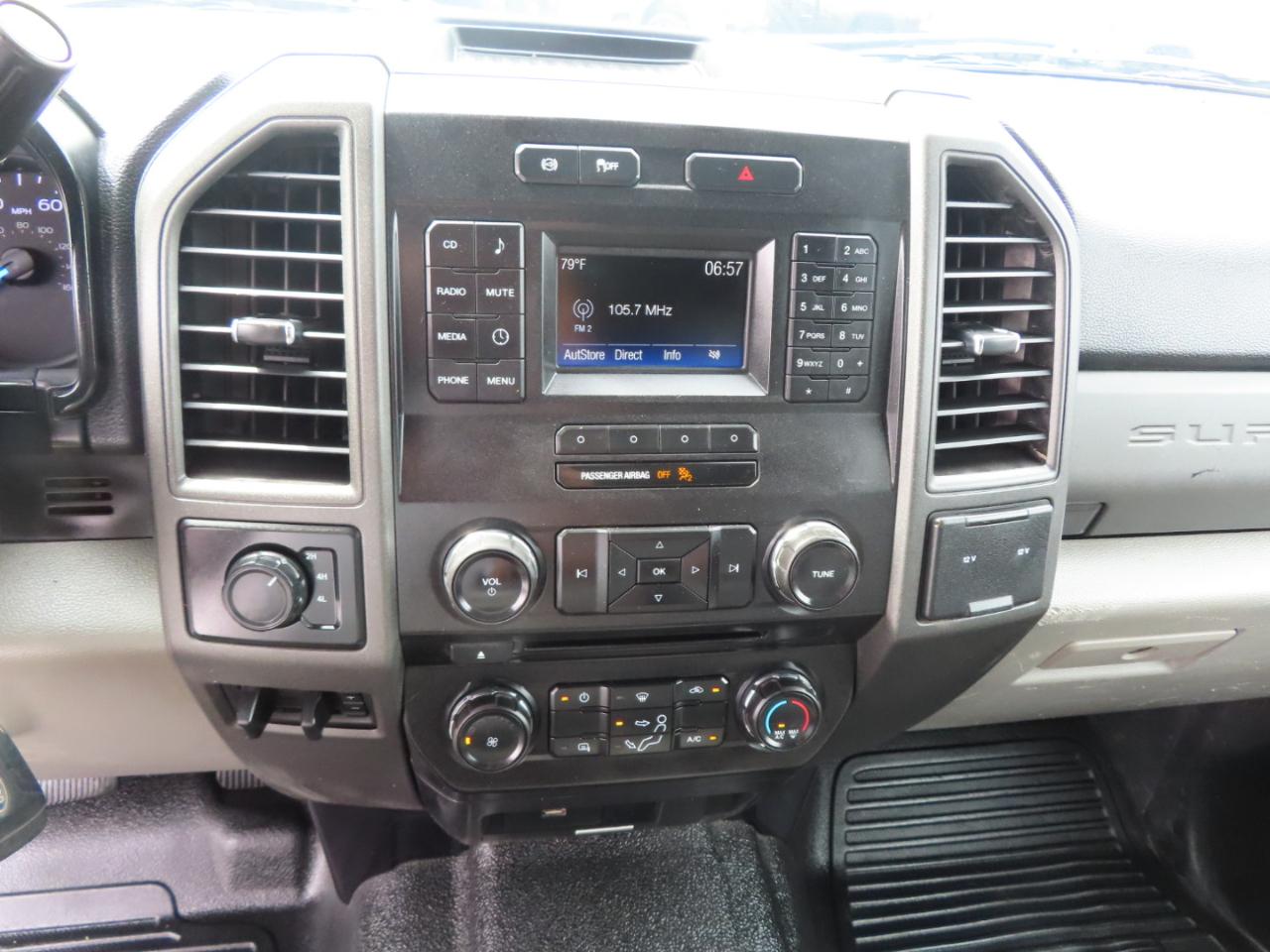 Ford Super Duty F-350 DRW XL 4WD Crew Cab 179" WB 60" CA 2017