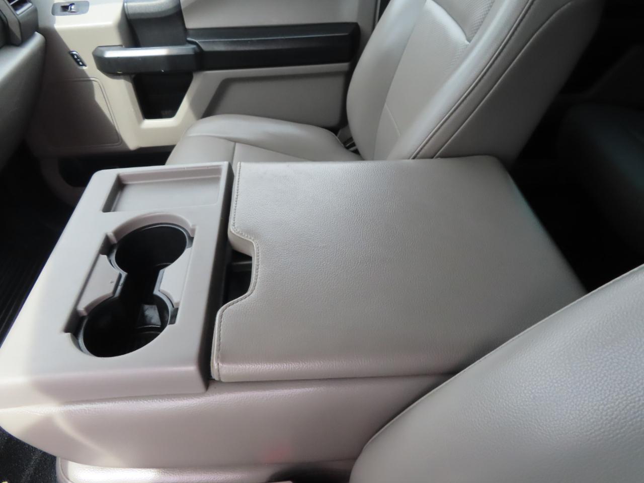 Ford Super Duty F-350 DRW XL 4WD Crew Cab 179" WB 60" CA 2017