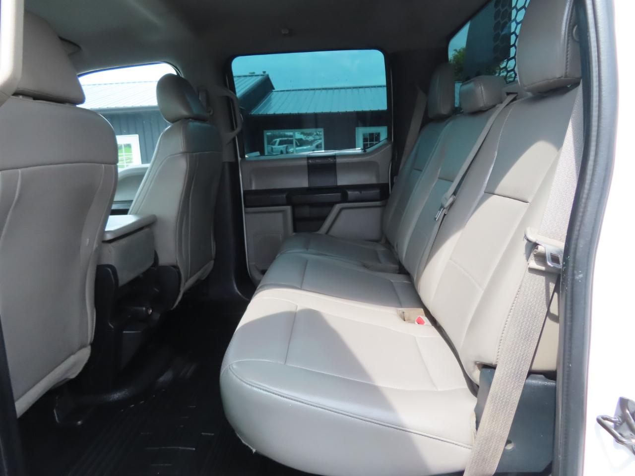 Ford Super Duty F-350 DRW XL 4WD Crew Cab 179" WB 60" CA 2017