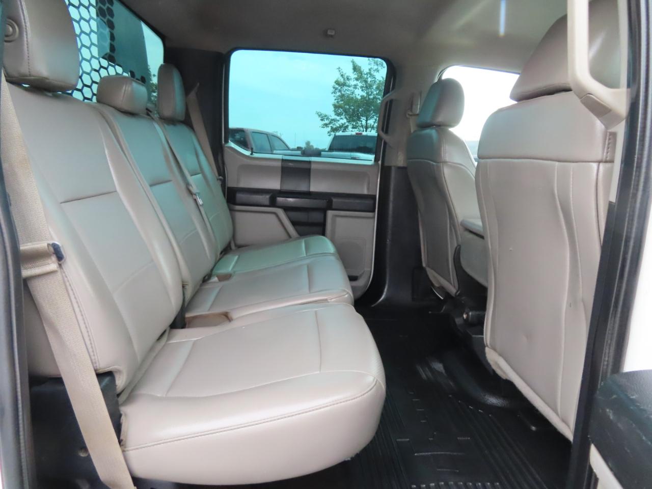 Ford Super Duty F-350 DRW XL 4WD Crew Cab 179" WB 60" CA 2017