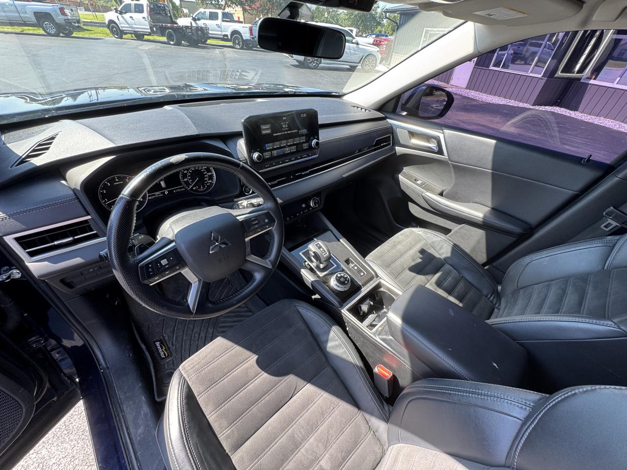 Mitsubishi Outlander SE Launch Edition S-AWC 2022