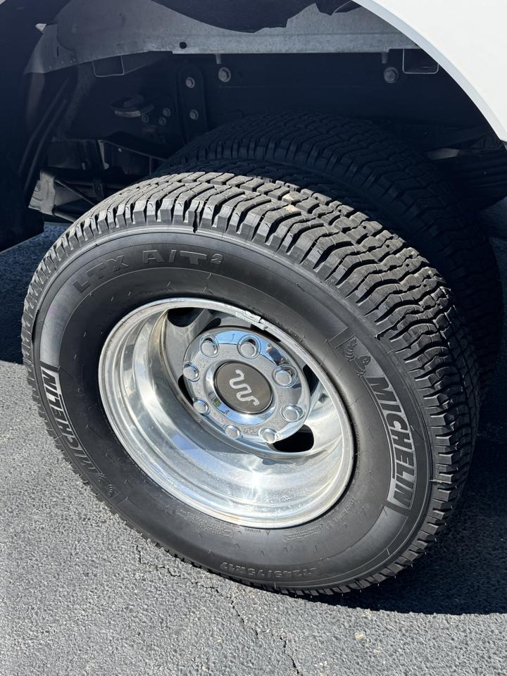 Ford Super Duty F-350 DRW King Ranch 4WD Crew Cab 8' Box 2017