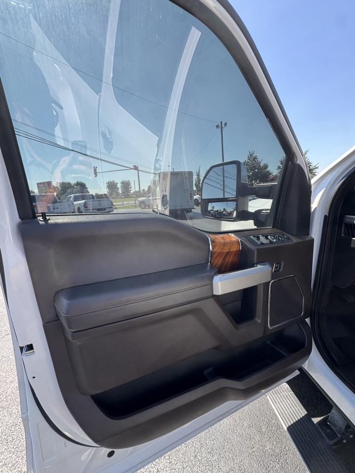 Ford Super Duty F-350 DRW King Ranch 4WD Crew Cab 8' Box 2017