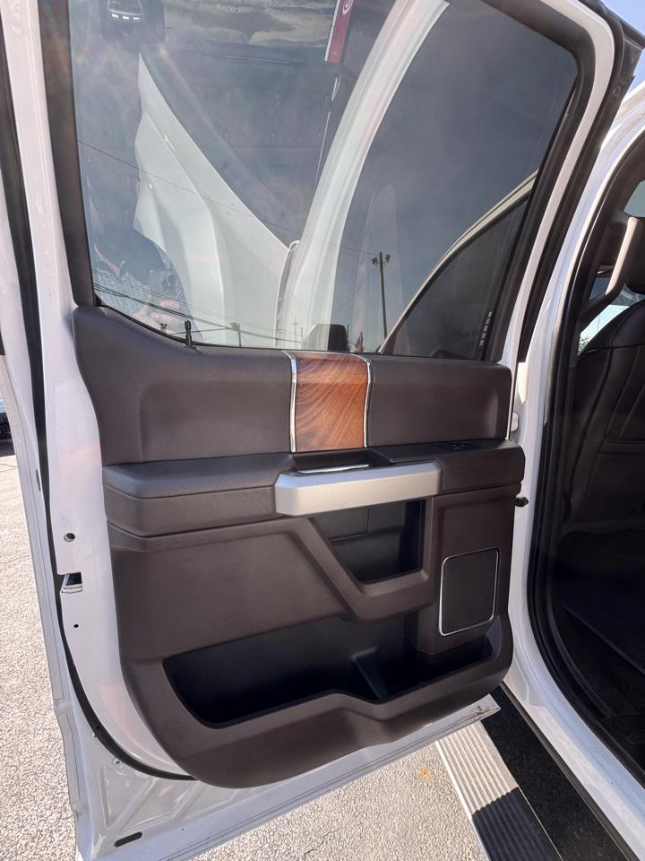Ford Super Duty F-350 DRW King Ranch 4WD Crew Cab 8' Box 2017