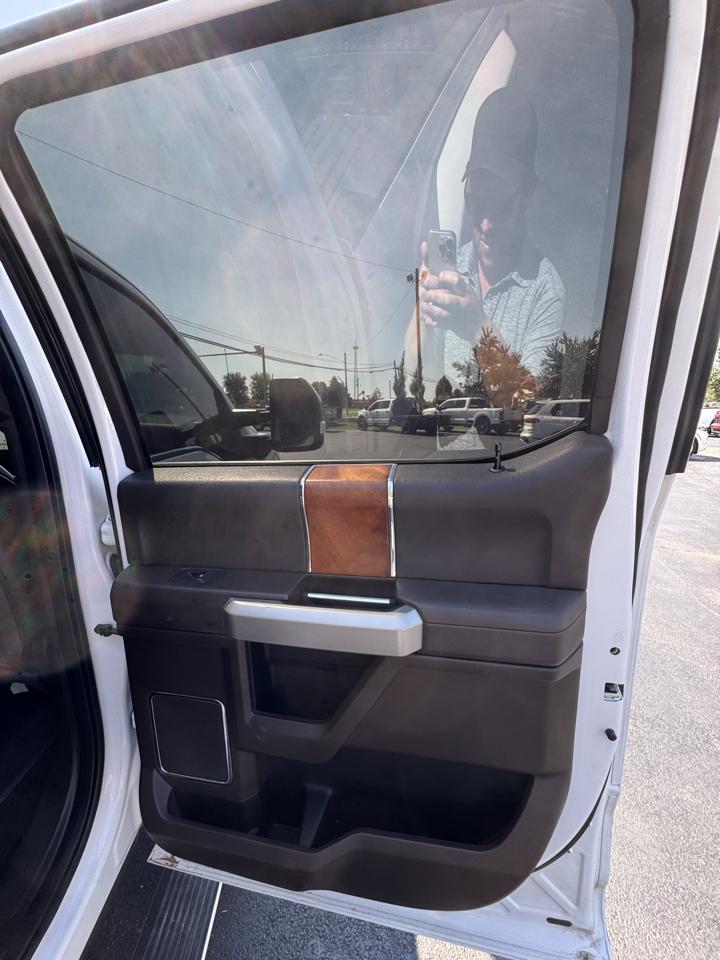 Ford Super Duty F-350 DRW King Ranch 4WD Crew Cab 8' Box 2017