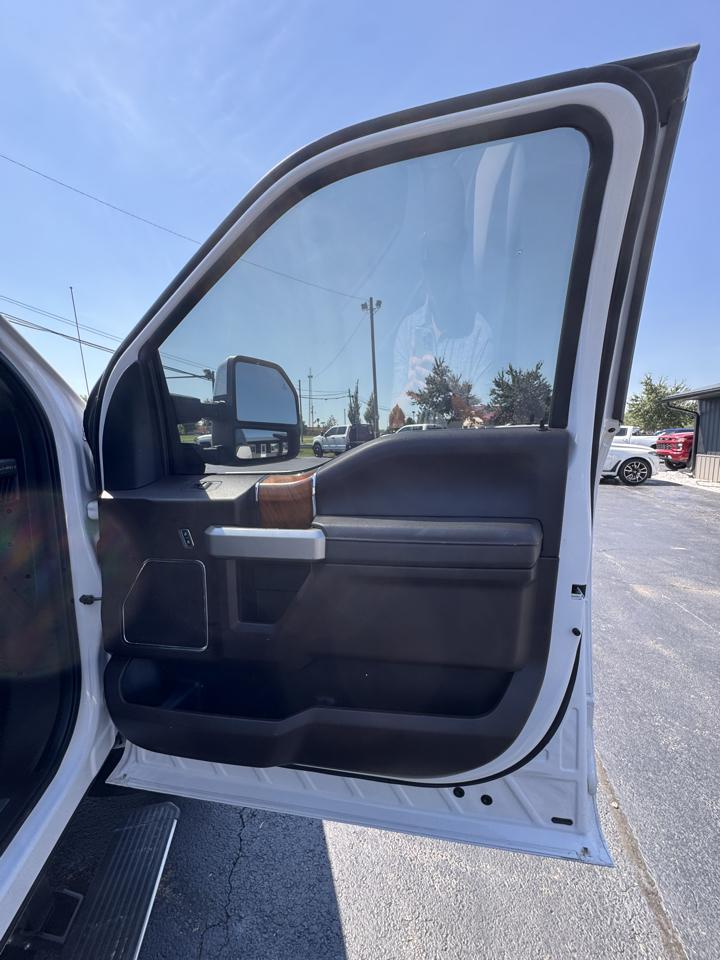 Ford Super Duty F-350 DRW King Ranch 4WD Crew Cab 8' Box 2017