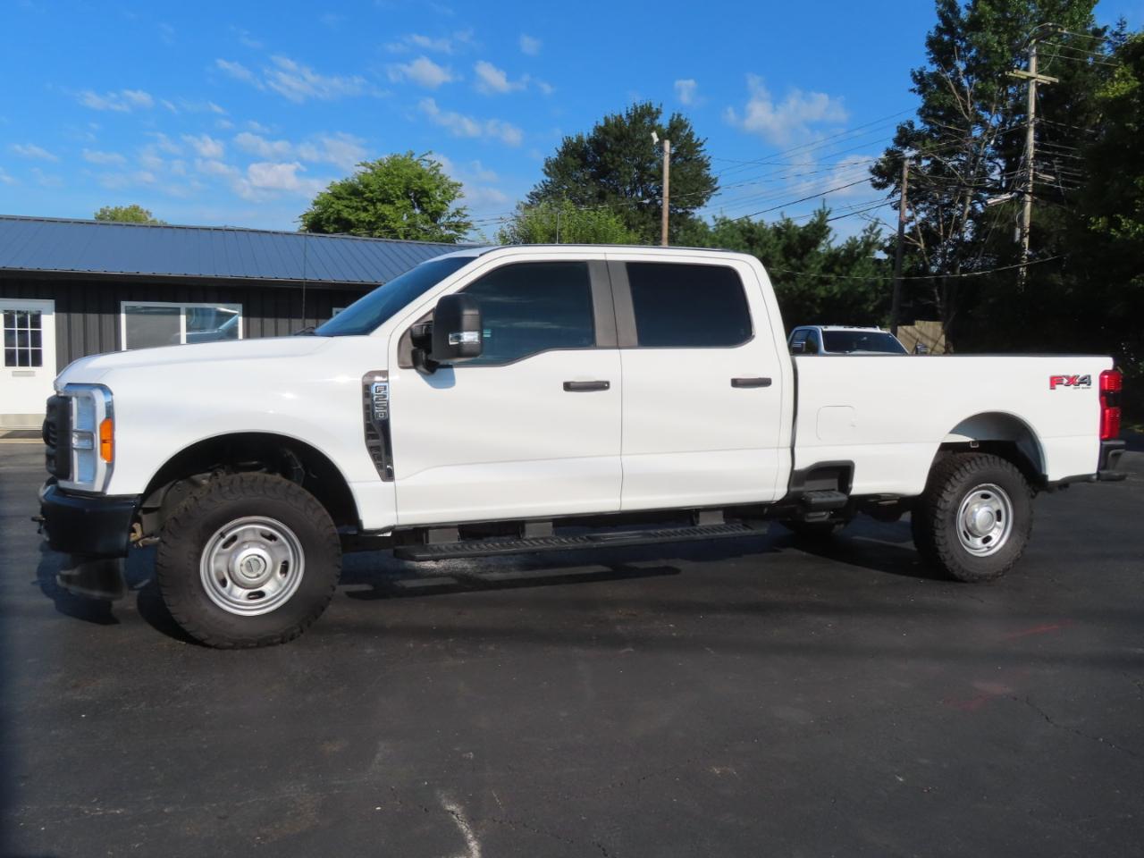 Ford Super Duty F-250 SRW XL 4WD Crew Cab 8' Box 2023