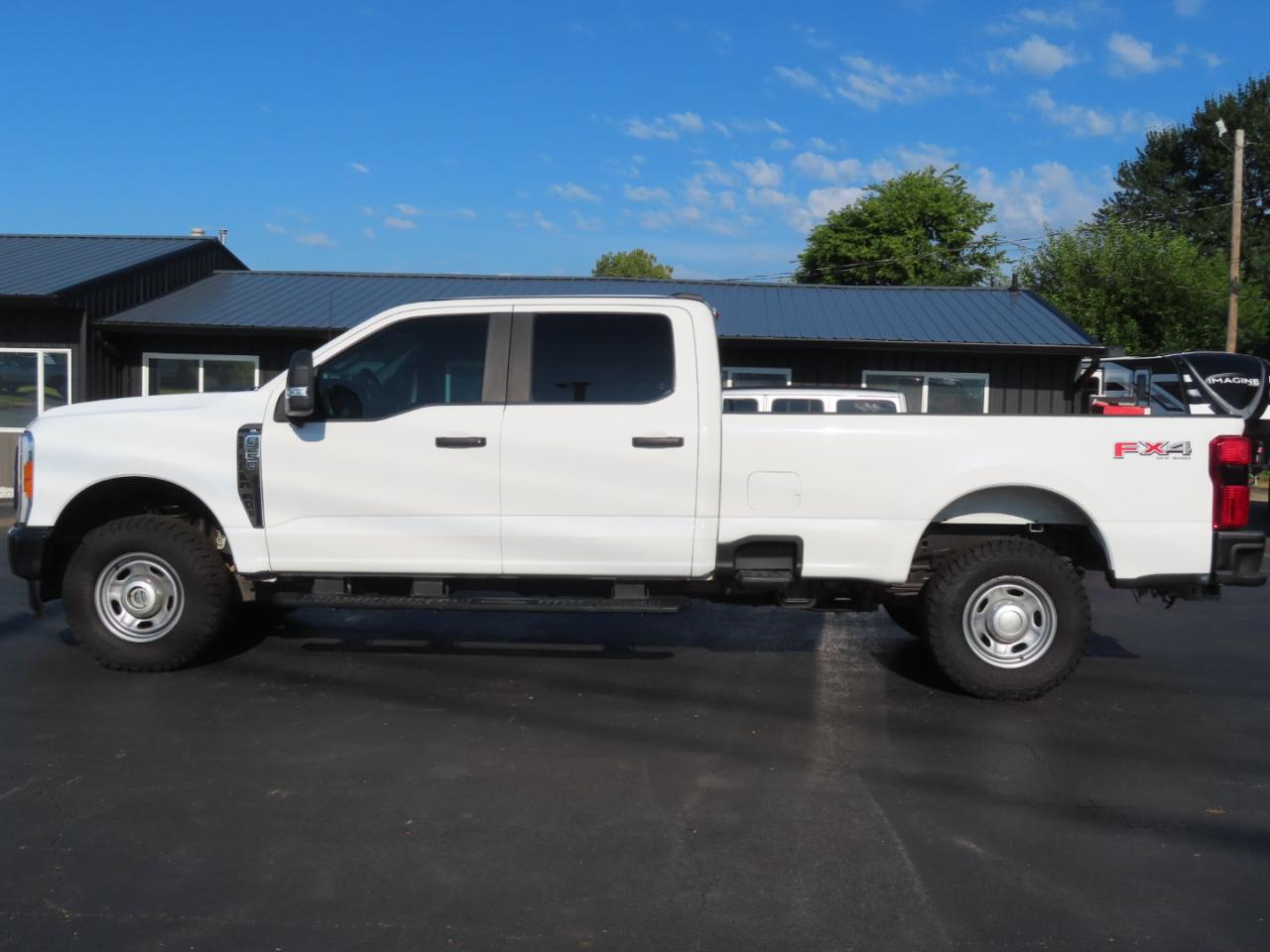 Ford Super Duty F-250 SRW XL 4WD Crew Cab 8' Box 2023