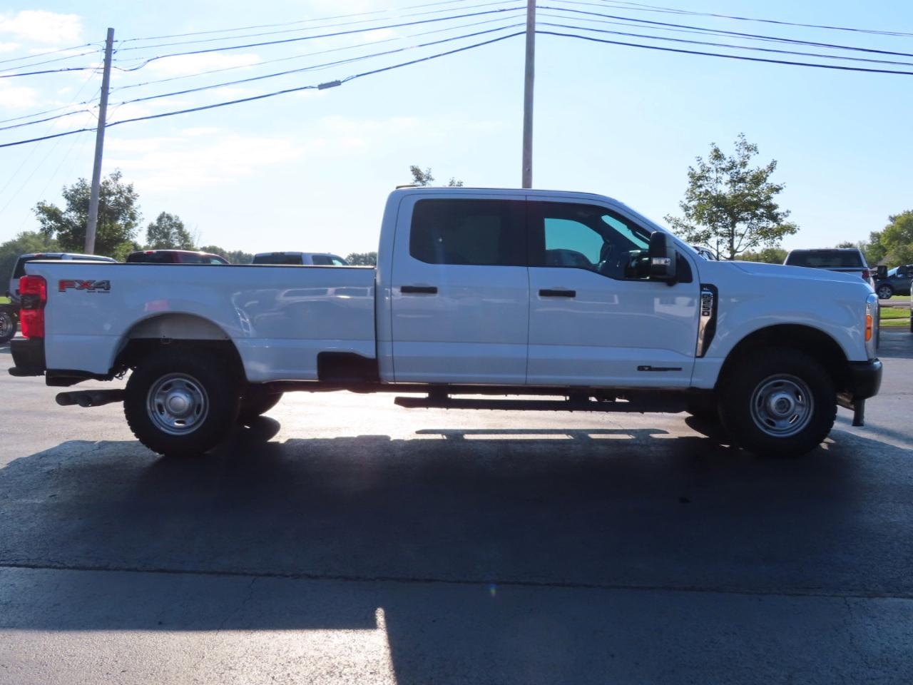 Ford Super Duty F-250 SRW XL 4WD Crew Cab 8' Box 2023