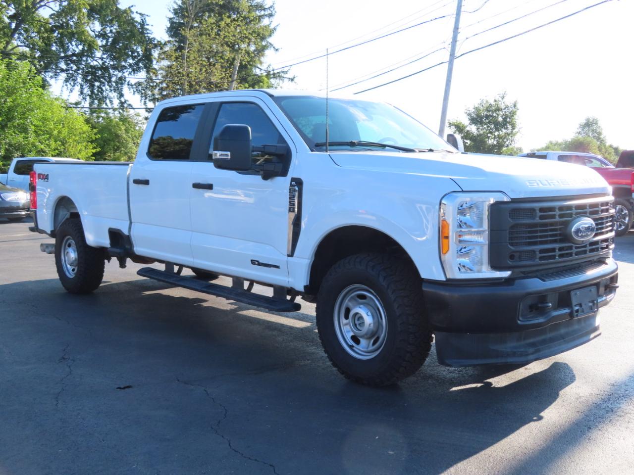 Ford Super Duty F-250 SRW XL 4WD Crew Cab 8' Box 2023