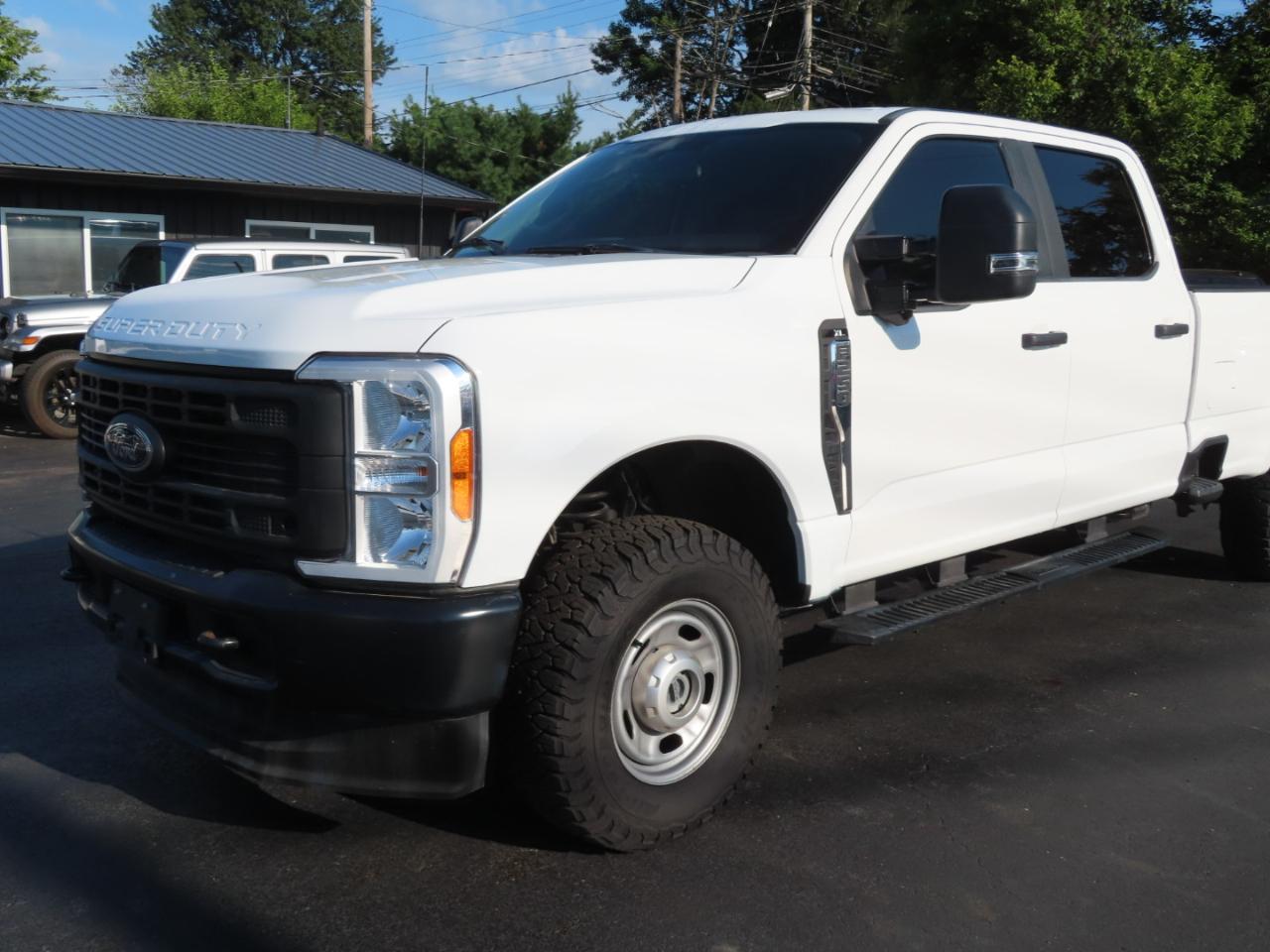 Ford Super Duty F-250 SRW XL 4WD Crew Cab 8' Box 2023