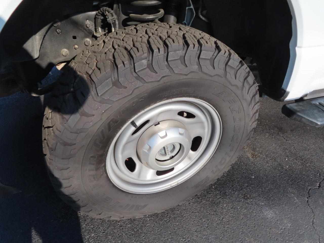 Ford Super Duty F-250 SRW XL 4WD Crew Cab 8' Box 2023