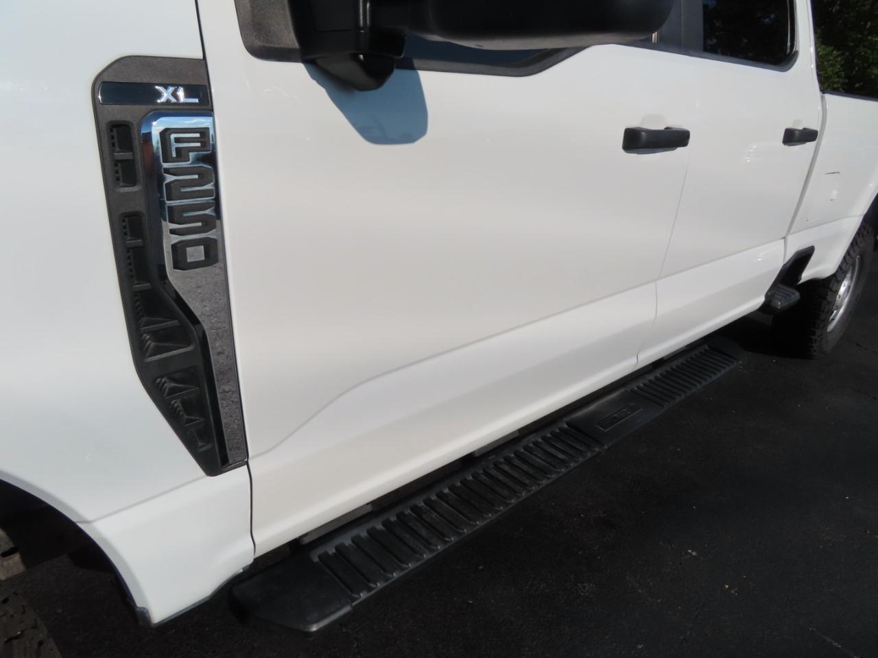Ford Super Duty F-250 SRW XL 4WD Crew Cab 8' Box 2023