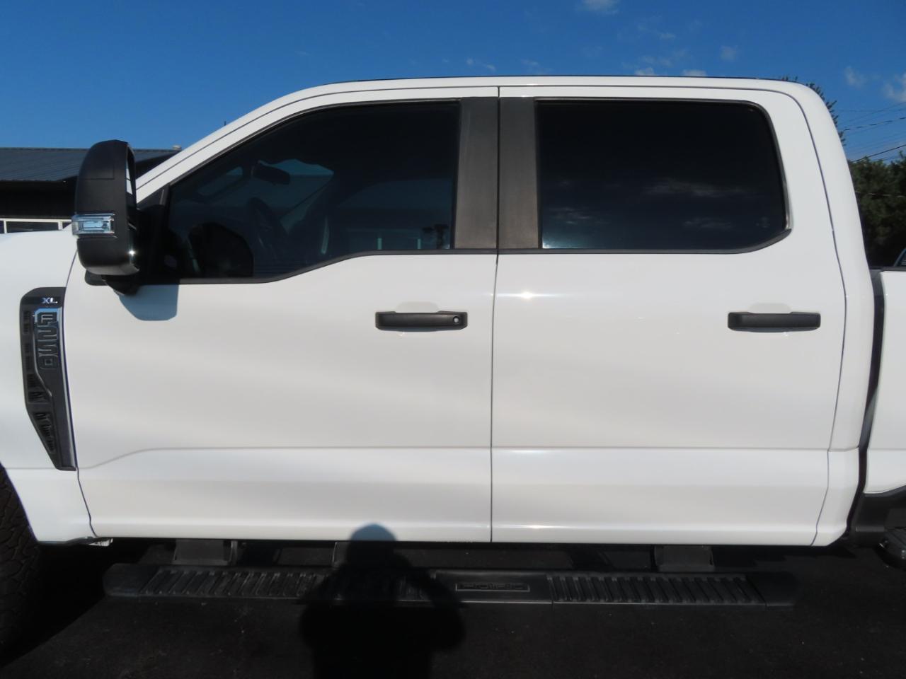 Ford Super Duty F-250 SRW XL 4WD Crew Cab 8' Box 2023