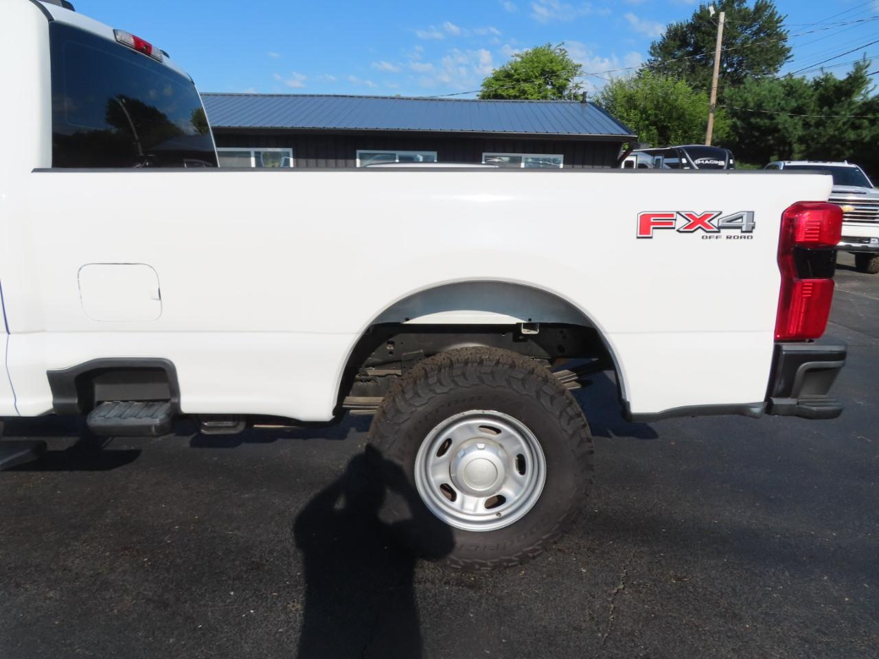 Ford Super Duty F-250 SRW XL 4WD Crew Cab 8' Box 2023