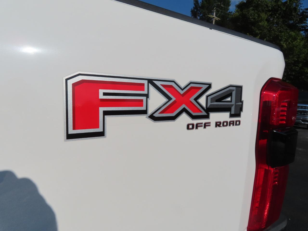 Ford Super Duty F-250 SRW XL 4WD Crew Cab 8' Box 2023