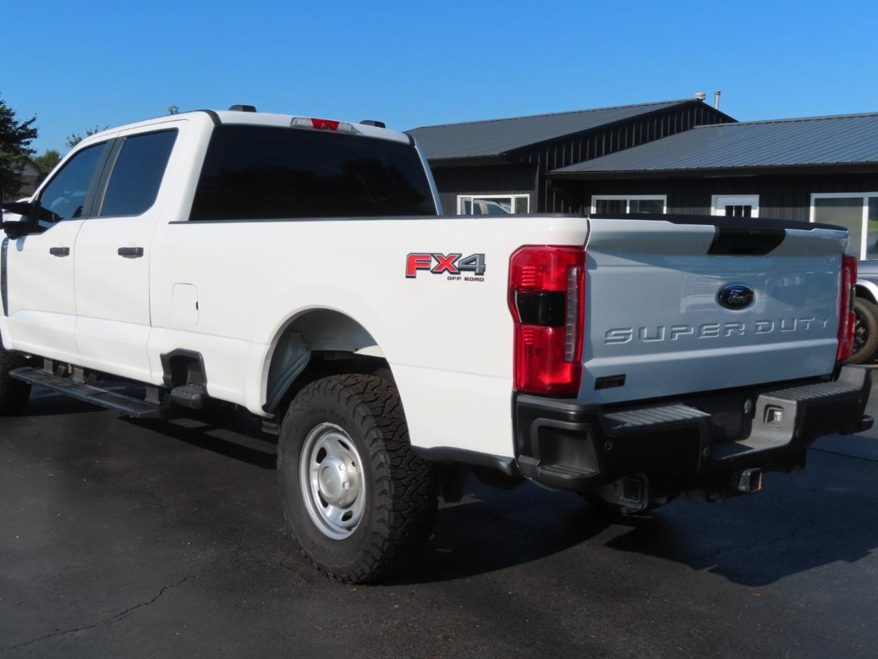 Ford Super Duty F-250 SRW XL 4WD Crew Cab 8' Box 2023