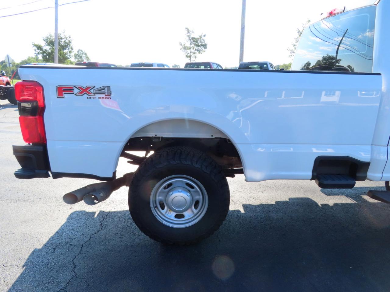 Ford Super Duty F-250 SRW XL 4WD Crew Cab 8' Box 2023