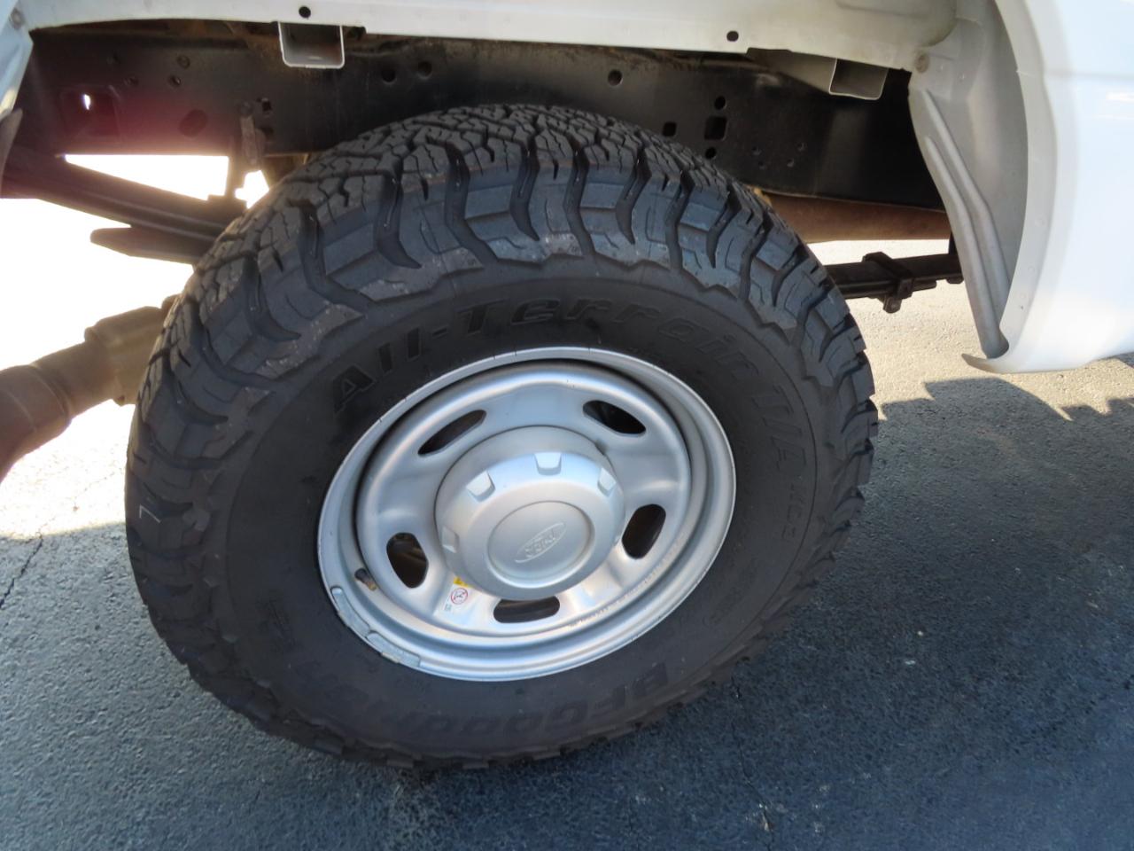Ford Super Duty F-250 SRW XL 4WD Crew Cab 8' Box 2023