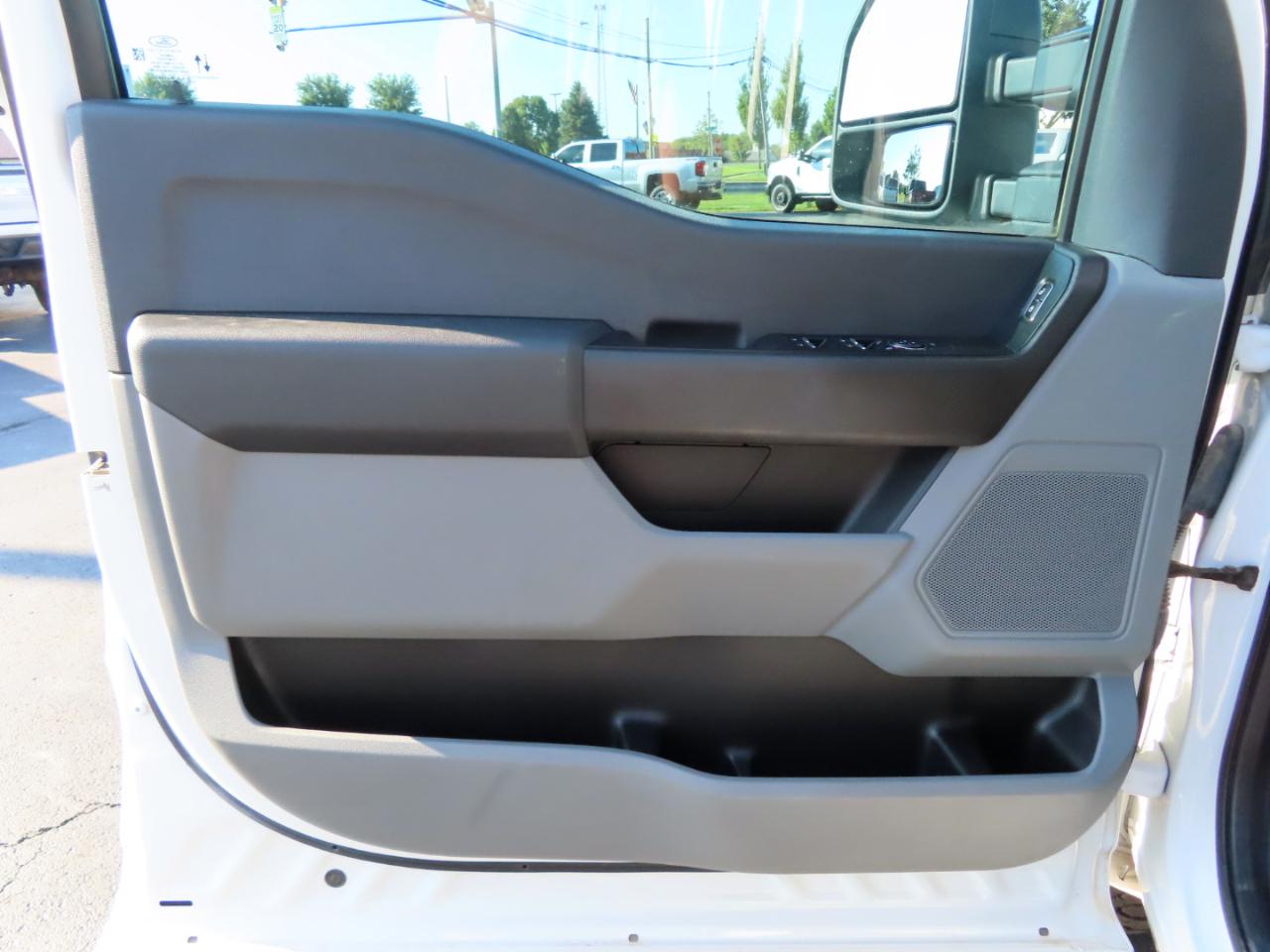 Ford Super Duty F-250 SRW XL 4WD Crew Cab 8' Box 2023
