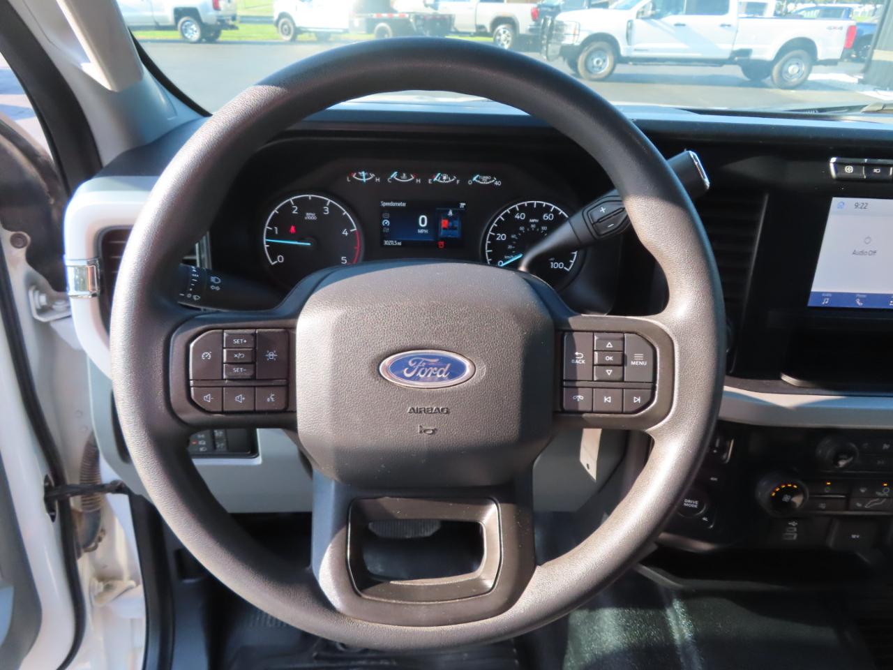 Ford Super Duty F-250 SRW XL 4WD Crew Cab 8' Box 2023