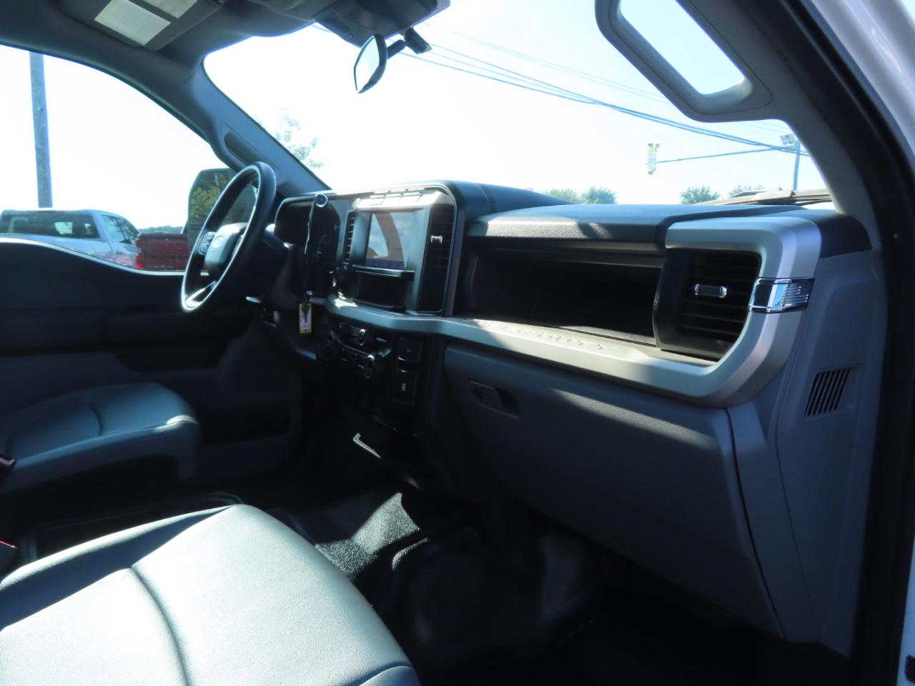 Ford Super Duty F-250 SRW XL 4WD Crew Cab 8' Box 2023