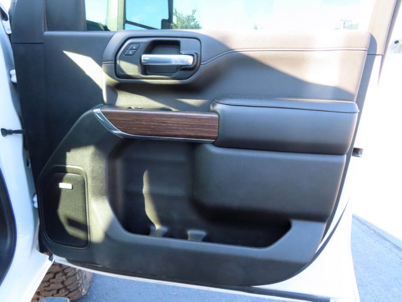 Chevrolet Silverado 3500HD 4WD Crew Cab 172" High Country 2022