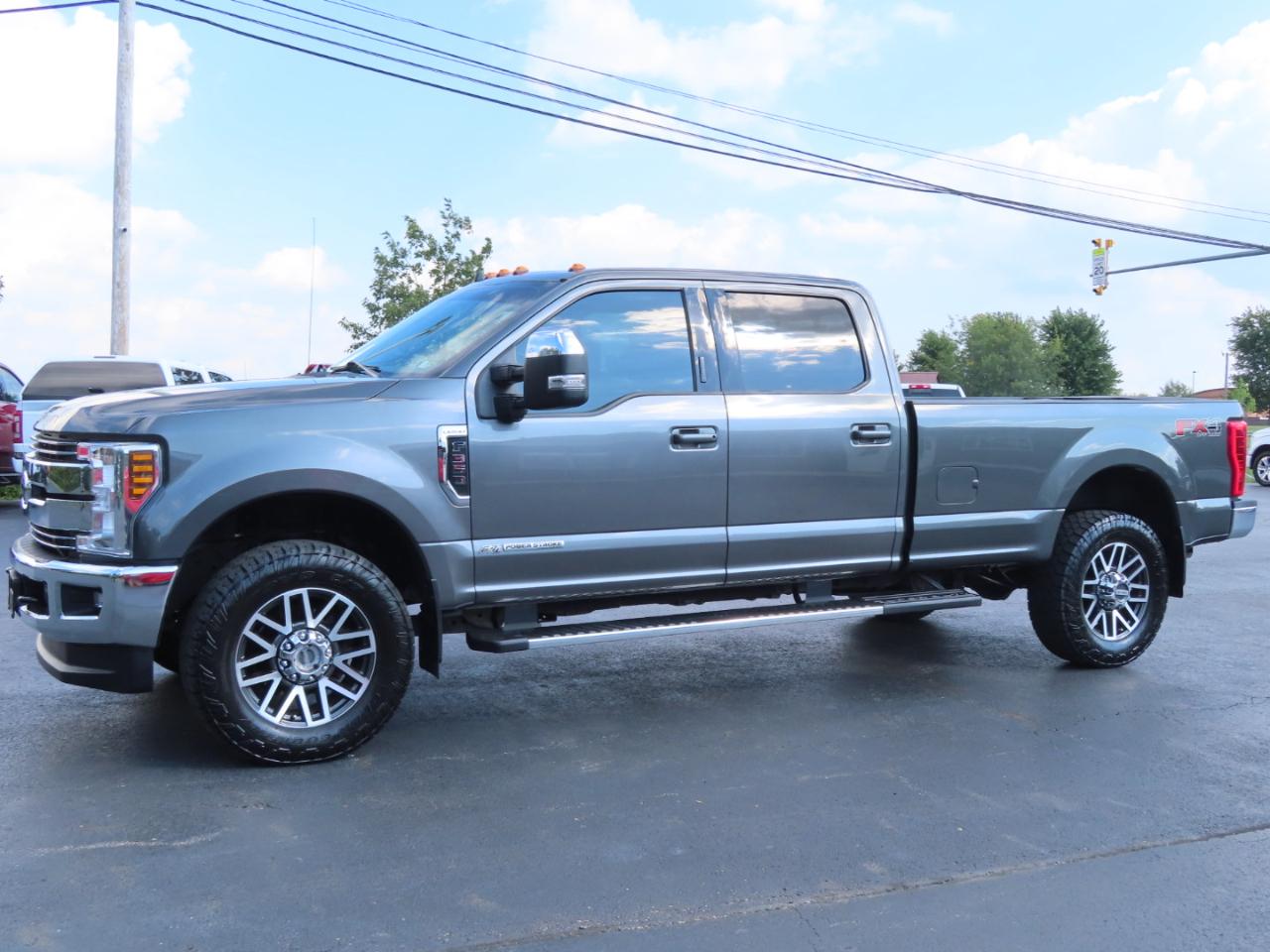 Ford Super Duty F-350 SRW Lariat 4WD Crew Cab 8' Box 2019
