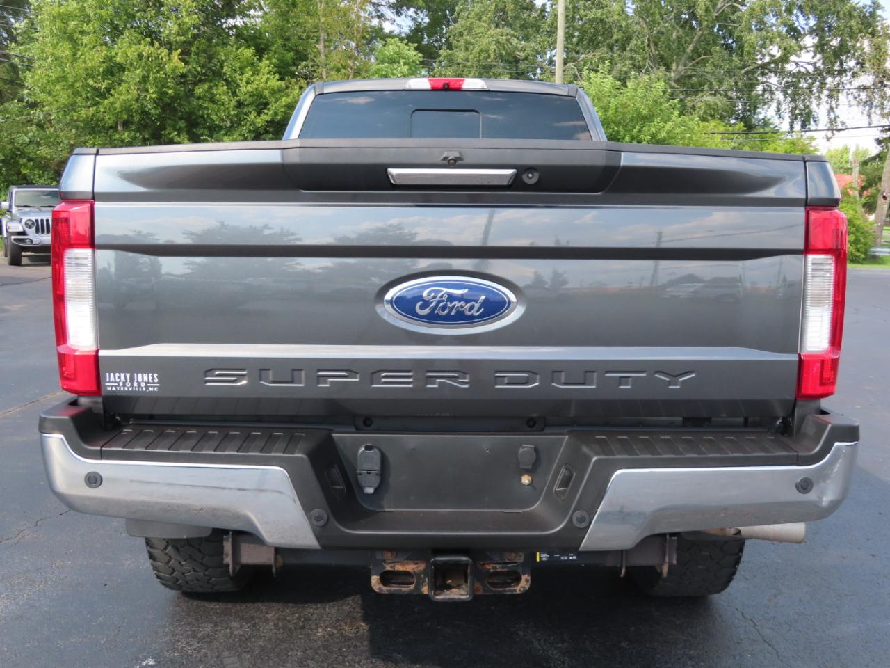 Ford Super Duty F-350 SRW Lariat 4WD Crew Cab 8' Box 2019
