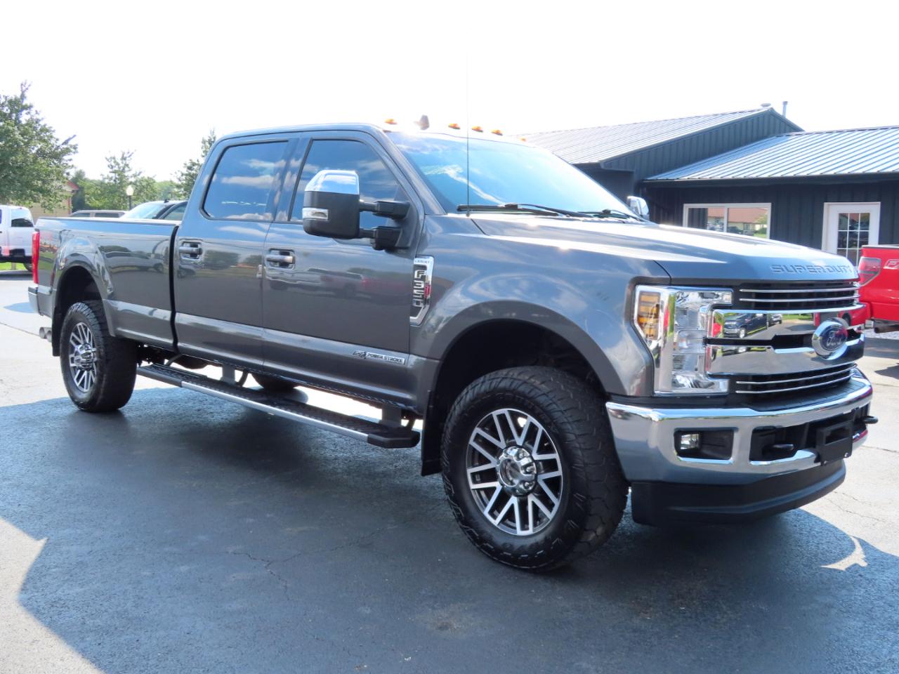 Ford Super Duty F-350 SRW Lariat 4WD Crew Cab 8' Box 2019