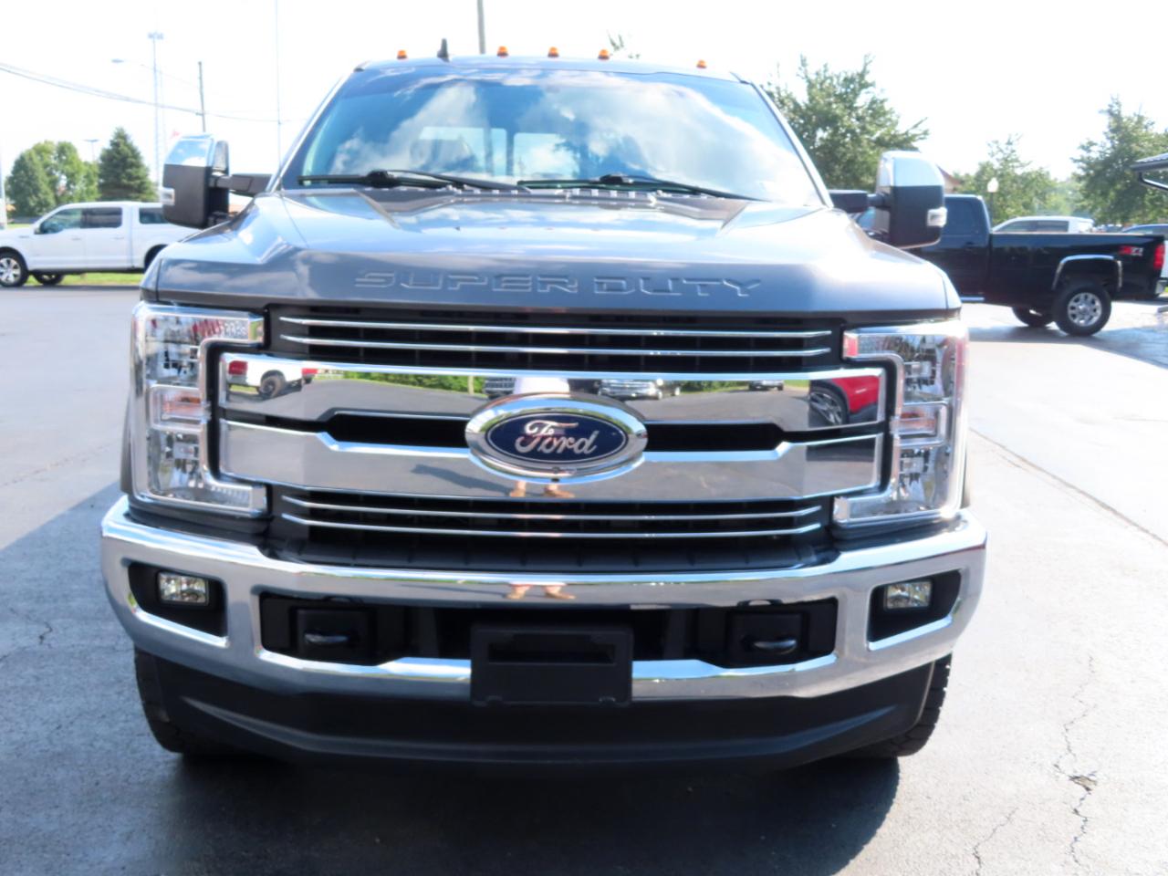 Ford Super Duty F-350 SRW Lariat 4WD Crew Cab 8' Box 2019