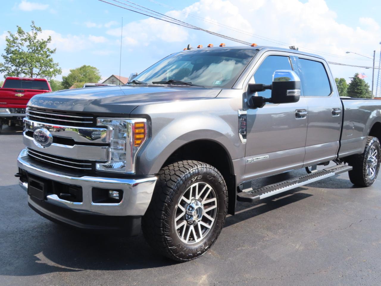 Ford Super Duty F-350 SRW Lariat 4WD Crew Cab 8' Box 2019
