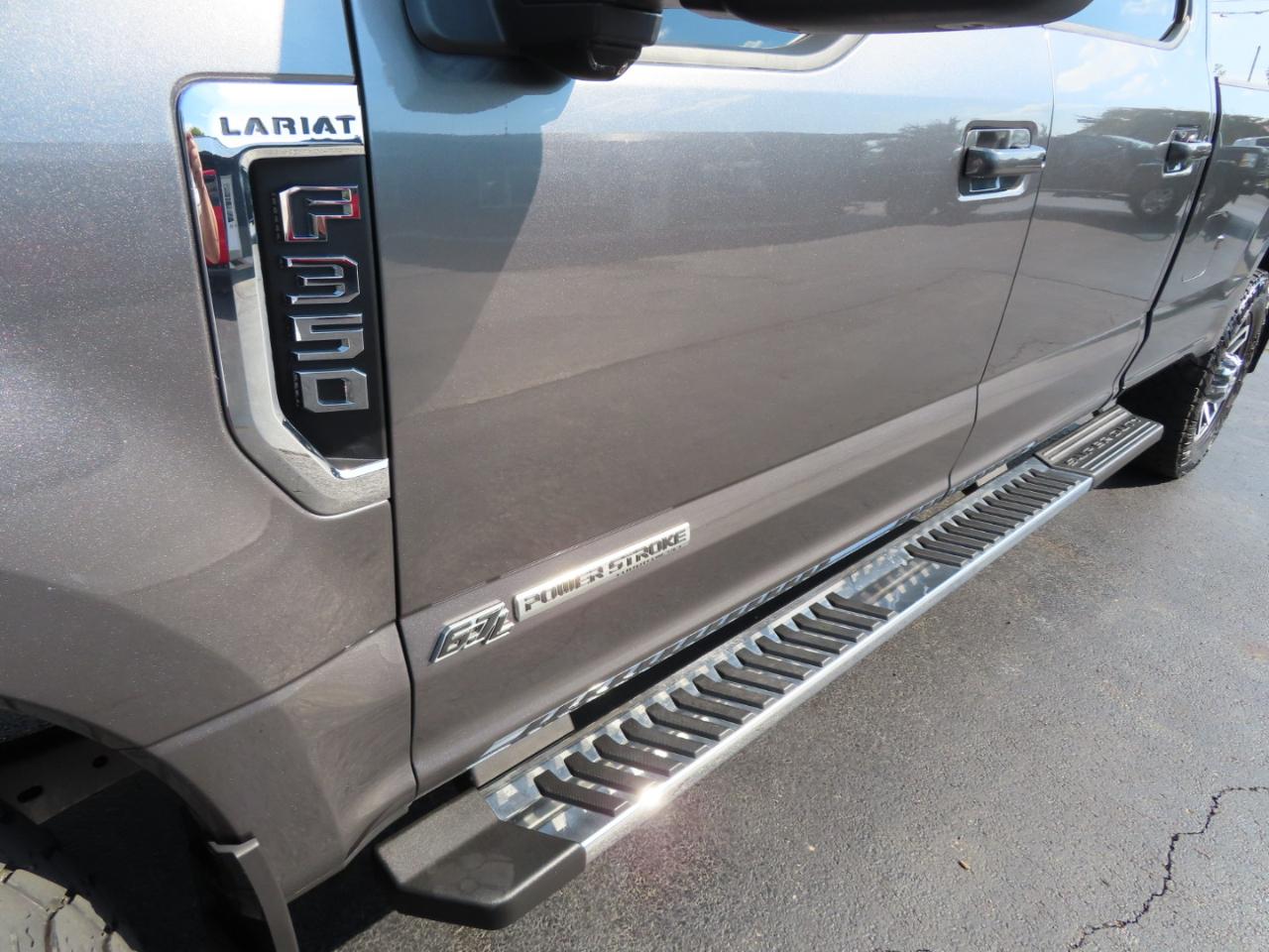 Ford Super Duty F-350 SRW Lariat 4WD Crew Cab 8' Box 2019