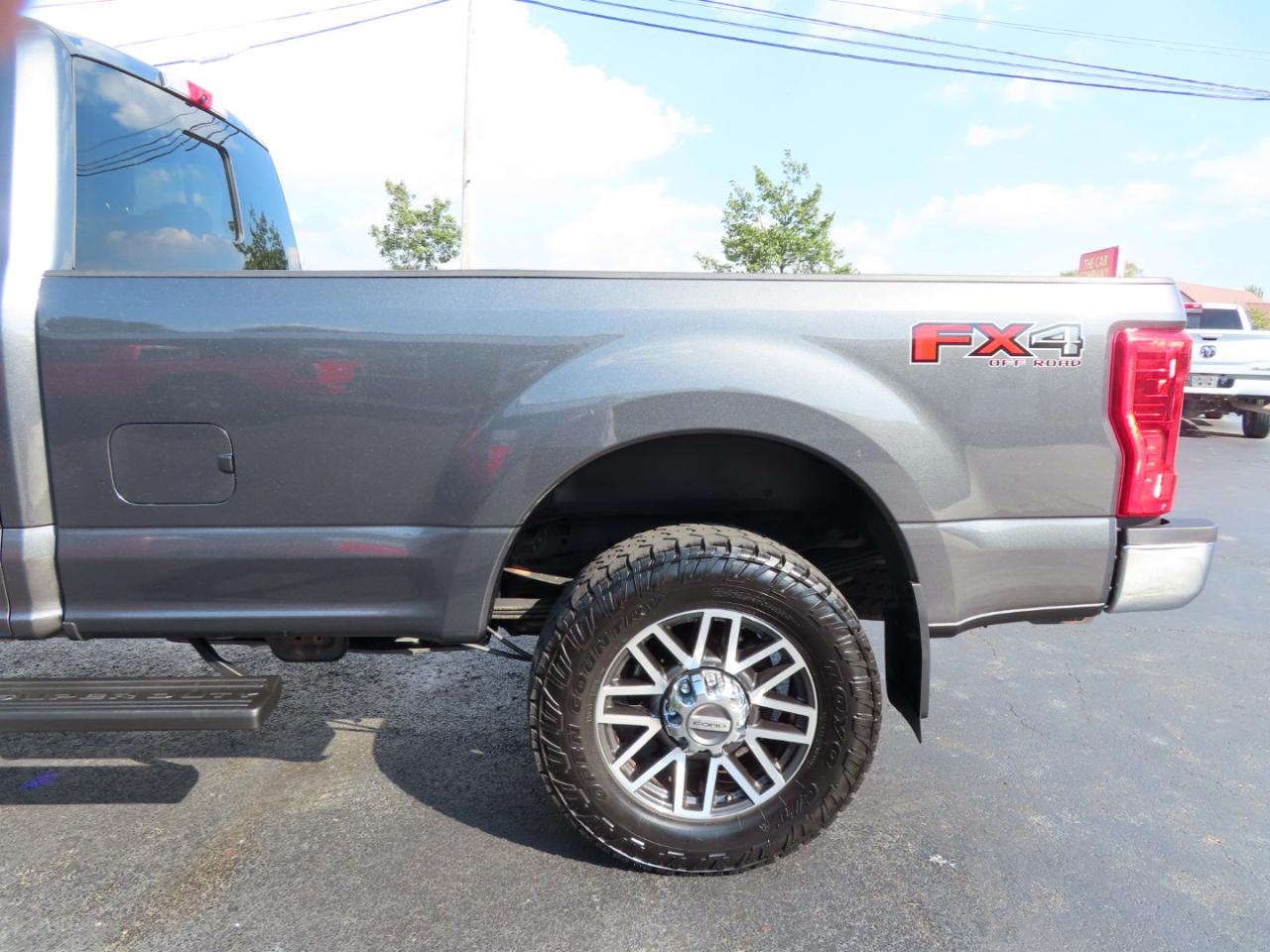 Ford Super Duty F-350 SRW Lariat 4WD Crew Cab 8' Box 2019