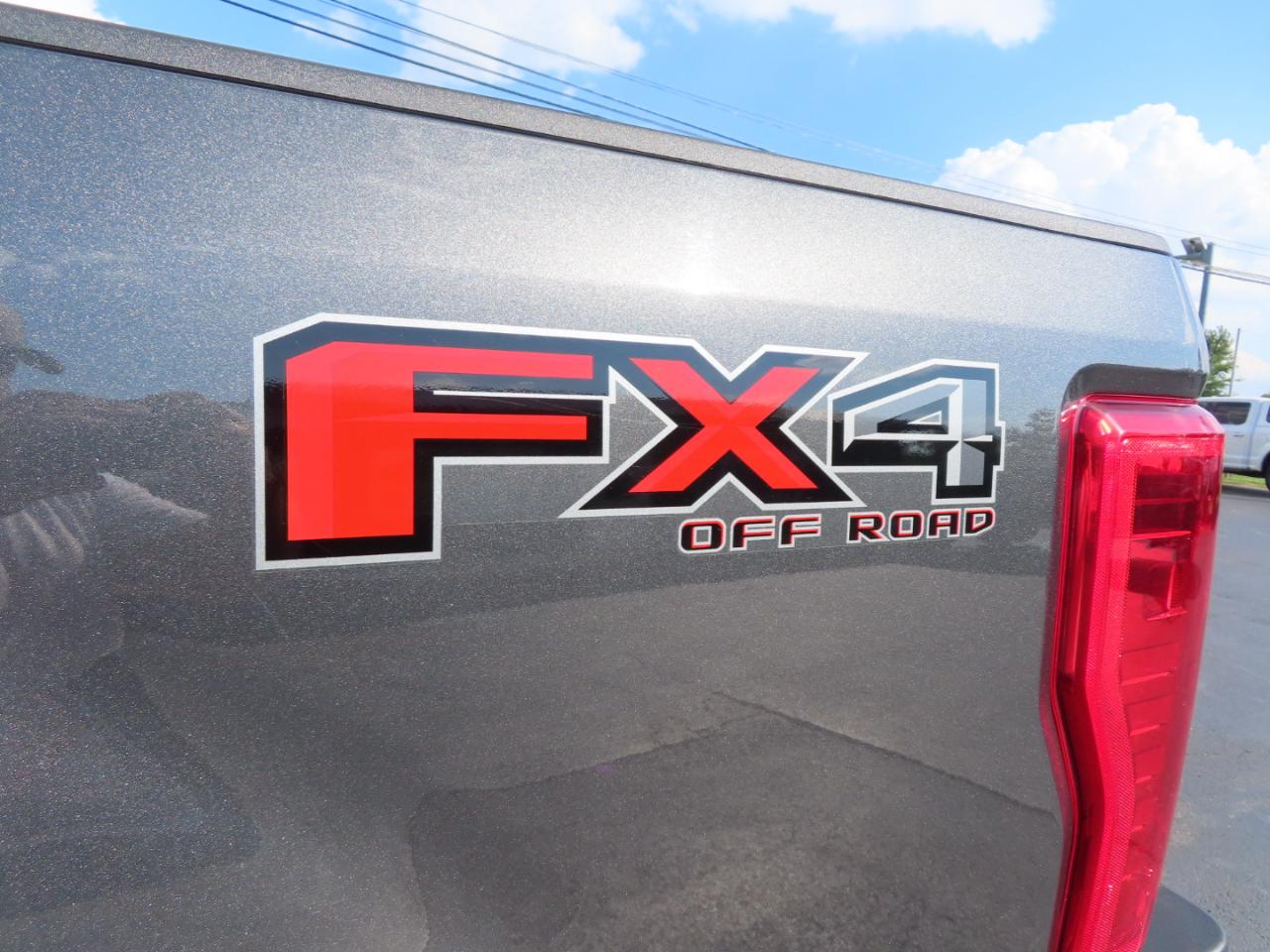 Ford Super Duty F-350 SRW Lariat 4WD Crew Cab 8' Box 2019
